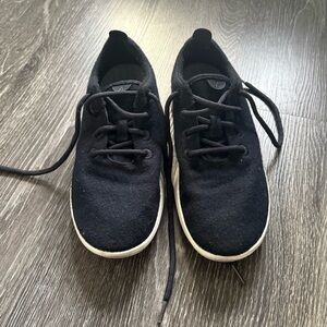 Allbirds Black Sneakers Women’s Size 9 Minimalist Design & Fall/Winter style
